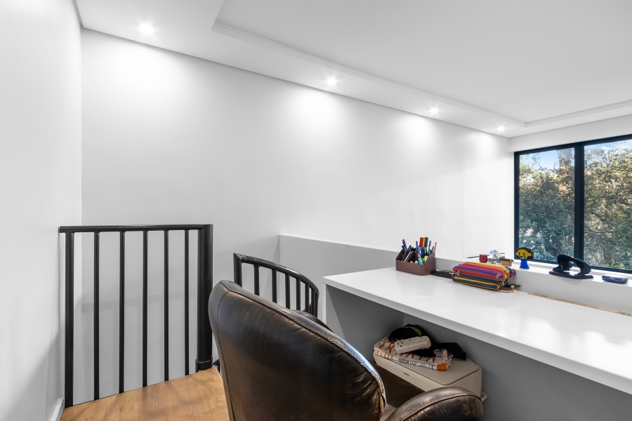 2 Bedroom Property for Sale in Sea Point Western Cape